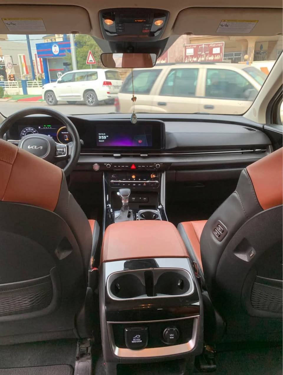 كيا كرنفال 2024 Kia carnival 
مواصفات فوول بدون فتحة 
صندوق شفت ، باب كهربايي ، دواخل جلد مشمشي 
محرك V6-3,5 كبس ، ماشي ٢٤ . الف كم 
بجم و خلفي كبس ، نص جاملغ خلفي صبغ 
باب مبدل بيلادي بس مو نفس اللون 
ايرباك فقط بردة ، 
سيارة مال بيت ايد واحد نظيف جاهز 
عنوان اربيل / ***********
سعر / ٢٩٠ $ مجال ▪️ أربيل, العراق
