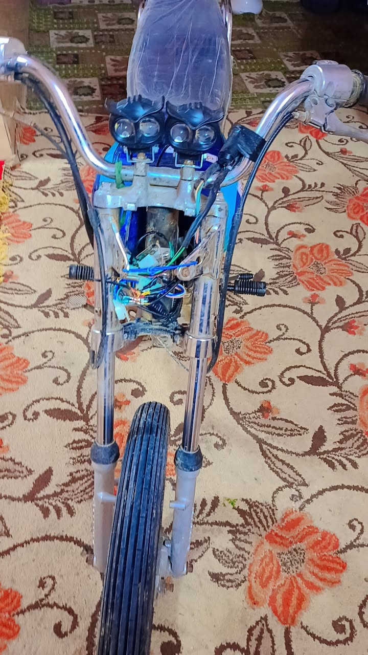 سلام عليكم 
دراجه للبيع كهربائيات كامله(ضفيرة جديدة) باتري جديد انارة دراجه نضيفه مال جناي السعر خاص او اتصل (***********)
