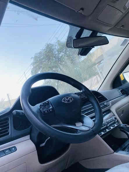 السلام عليكم النترا موديل 2020وارد امريكي حادثها مرفق بل منشور السياره ليبل واحد رقم بغداد بسمي تحويل ثاني ويوم 
مواصفات
محرك 2000 دوش لا تبخير و لا تنقيص 
كير atالمرغوب  
شاشه 
كامره 
تحكم ستيرن جيهتين 
مانع نزلاغ 
ثلاث انضمه قياده 
وبعد هواي مواصفات معروفه السياره جاهزه من كل النواحي كير مكينه صدر امامي خلفي تخم تاير جديد تبريد ثلج رقم بغداد بسمي مصفره هيه و غرامات تحويل ثاني يوم مكان السياره بغداد رقم الهاتف*********** اتصل وبيك خير ودلل
