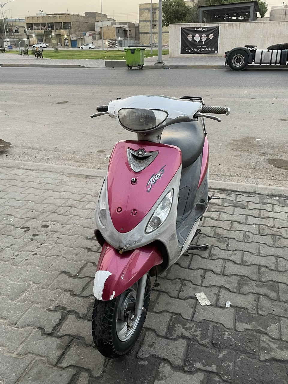 ماكس قجمة
الدراجه نضيفه تجي وشوفها  بعينك مكينتها ناعمه الدراجه مفتوحه فقط البوشة مبدلينها  وشاديلها وحده بلادية 

السعر ب600 وبيها مجال قليل 

***********
