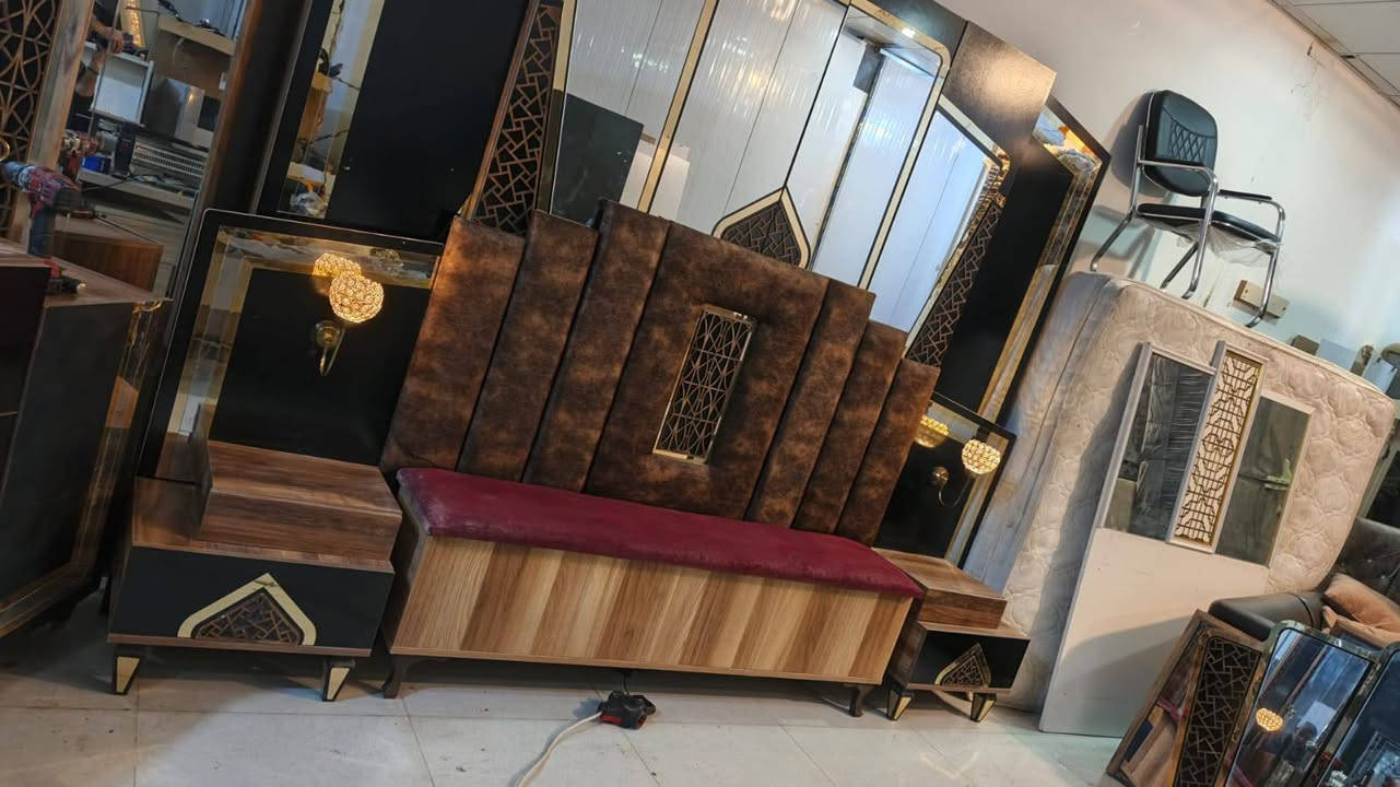 غرف نوم اخو الجديد  7قطع .سعر الغرفه 450وثانيه 500الف .مكانهم معرض هولير سايدين زيتون للاستفسار واتساب ***********.ابو احمد .
