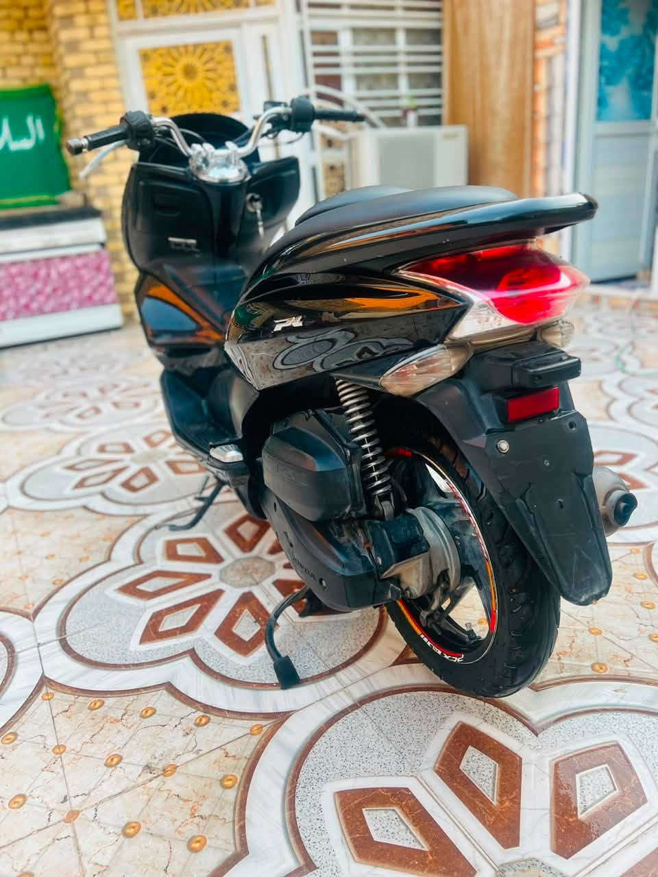 السلام عليكم pcx جيل اول لبيع مفتوحه مرا وحده ودراجه خير من الله ونضيفه مكينه ١٥٠ حساس ازدحام واستاند يشتغلن مع ثنينهن السعر مليون ١٠٠ للاستفسار ***********مكاني كوت
