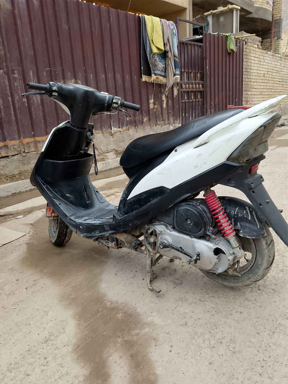 السلام عليكم عدله منزلها رمبه على ايدي قبل سنه على كد لشغل وارجع نقوص الدراجه سلف وكلاجات نص عمر فقط الدراجه خير من الله الكهربائيات شغاله كلها تجي تفحص وتشوف رايدها ٤٥٠ وبيها مجال للتصال ***********
