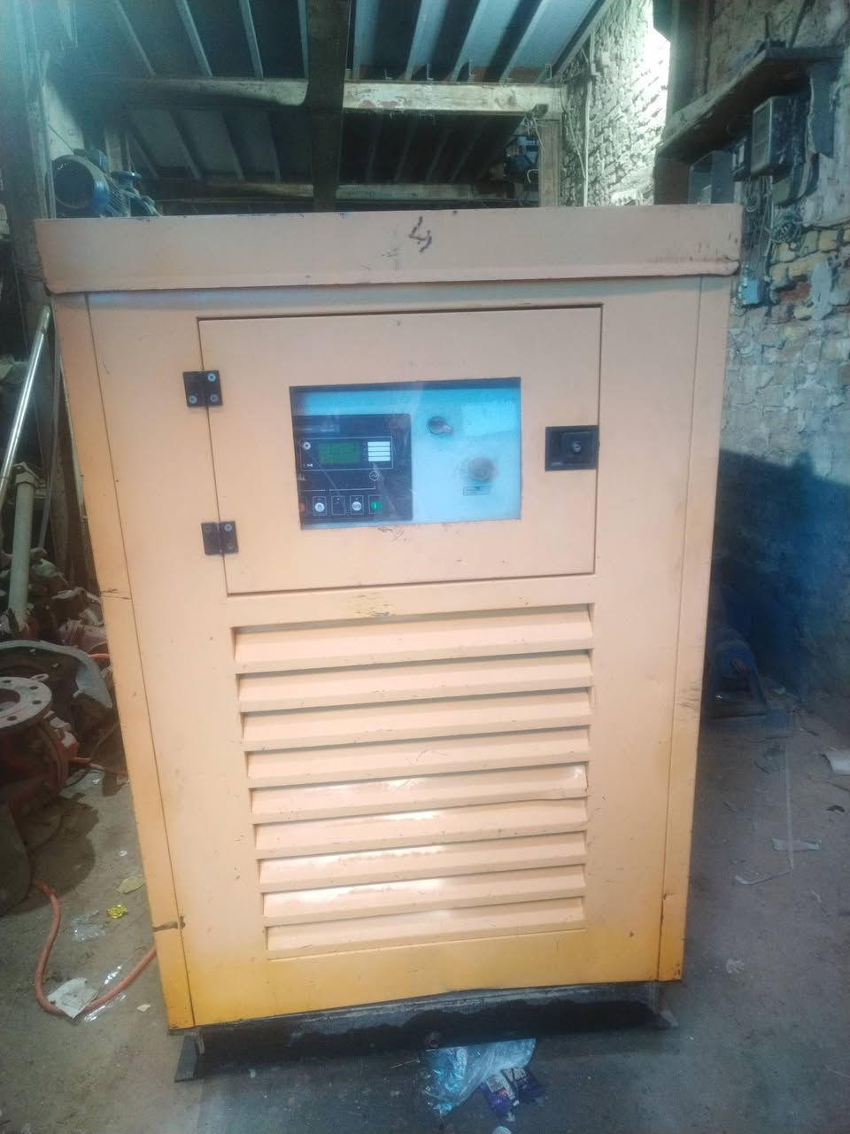 للبيع مولد 50 Kva
كاتم نظافة 95 %
***********
