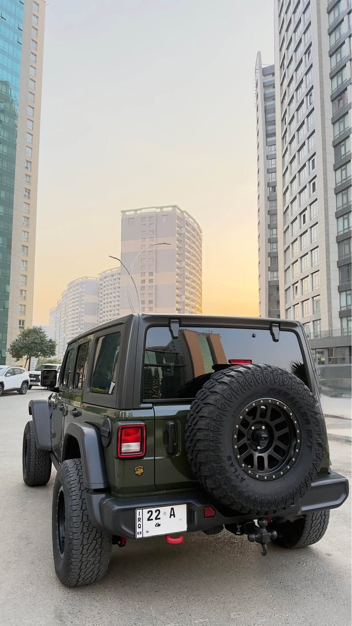 Jeep wrangler rubicon 2021 V6 
دوو پارچەی سبوغە و ٤ پارچەی کلێری ئەمریکایە بەس ئیرباگی سوکانی تەقیوە سەیارەکە بێ کێشەیەو ٤ تایەو ویلی نوێی لە ژێرە گێر و مەکینیەو و ئەسکل و کارەبای هەموو شتێکی بە شەرت ٨٧ هەزار رۆژشتووە .
سعری قفل قفل 240$ 
واتسئاپ *********** أربيل, العراق
