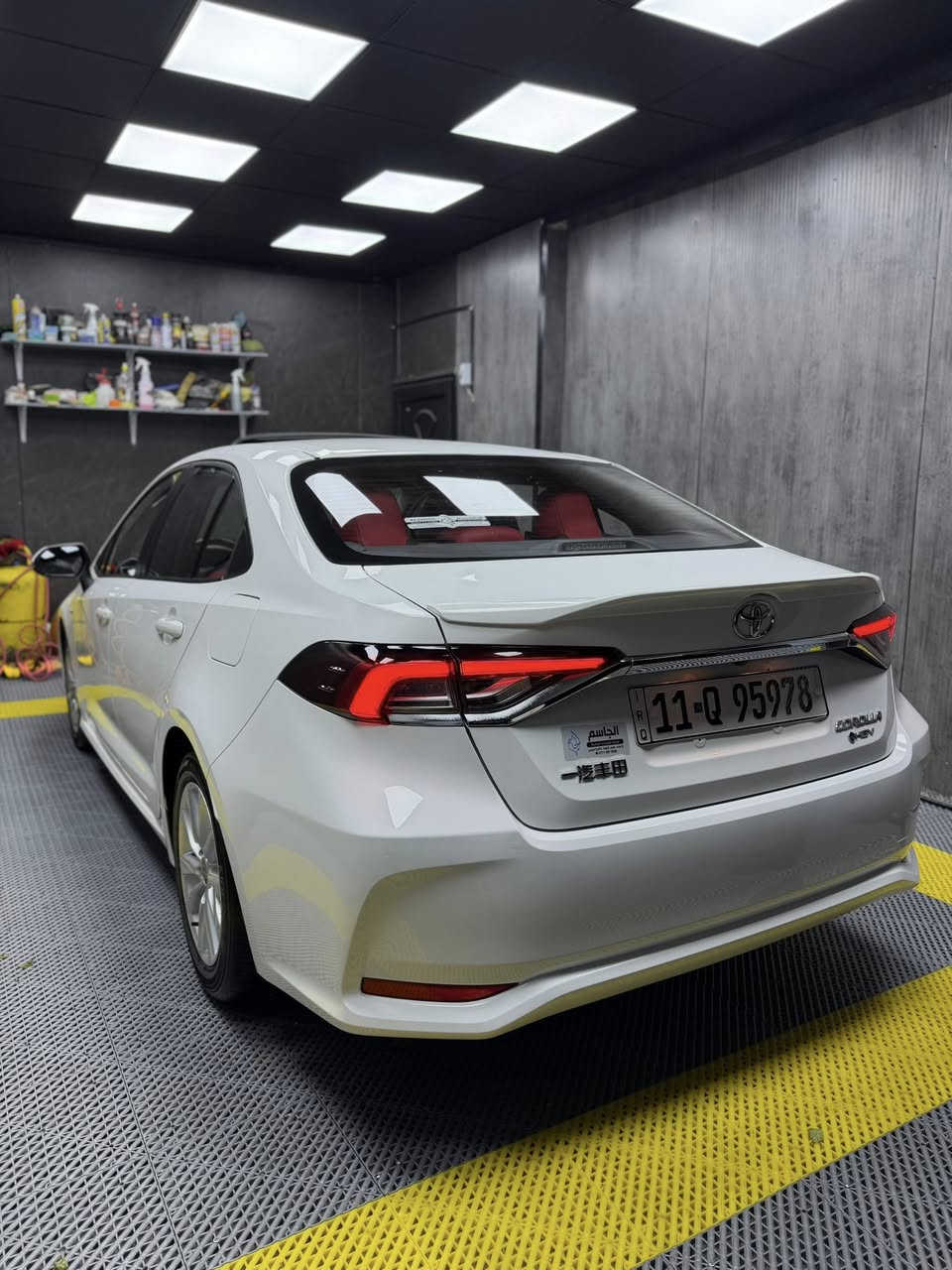 السلام عليكم 
كورلا شكل الخليجي هايبرد وارد صيني 

رقم بغداد باسمي هزه وسنويه وارقام كلها جدد 
موديل 2024 
 
ماشية 22 الف فقط 

(سويجات الشركه + الارضيات كلهن جدد وياها )

فول مواصفات 
جلد لونين 
كشن كهرباء 
سلايد 
بصمه 
تحديد مسار + رادار امامي 
اتو هولد + سايد بريك بصمه

كفالة عامة من كلشي فقط رصعه كلش صغيره بالبنيد ناشر صورتها بالمنشور

رايدها ب154 وبيها مجال  
مكاني بغداد حي الجامعة وهذا رقمي ***********
*********** واتس اب
