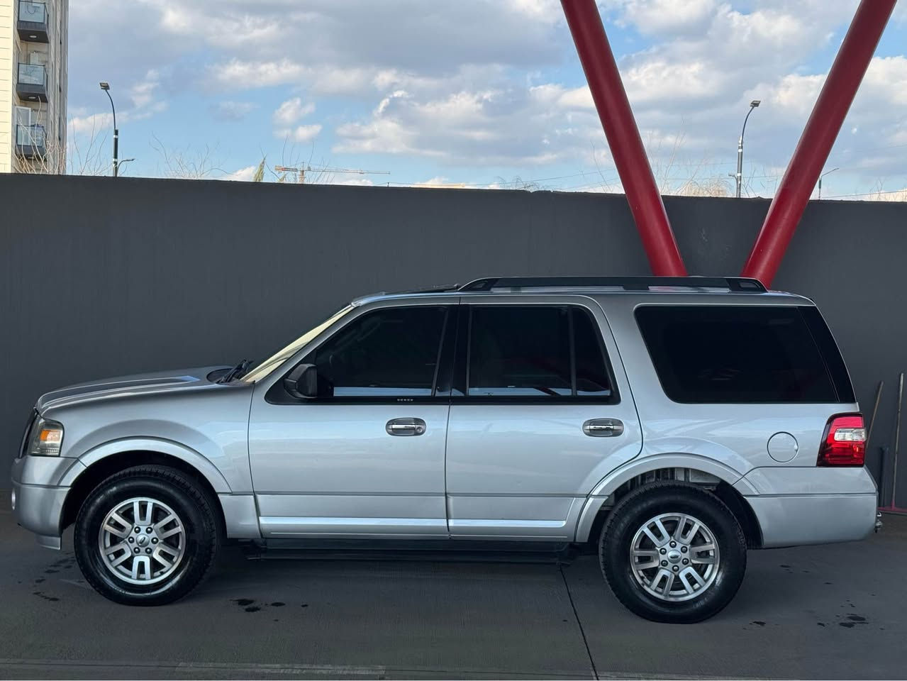 کوردی// عربي
Ford Expedition 2012 Niva XLT 4X4

فۆرد ئێکسپیدیشن ٢٠١٢ خلیجی – سفری شەریکەی نیڤا مواسەفات (XLT)

ماوەی ڕۆشتن: ١٦٠،٠٠٠ کیلۆمەتر

بۆیاخ و سارد: دەعامی بۆ دەعامی بە شەرت – هیچی پێوە نییە

✨ مواسەفات (XLT) :
• دەبڵ گێڕ
• سڵایت
•ناو زەرد
•کوشن جلد + کوشن کارەبای
•سکلێتەر کارەبای
•٦ جام ئۆتۆ
•سێ ڕیز کوشن
•تراکشن کۆنترۆڵ
•تەحەکوماتی سەر سووکان
•تەحدید سورعە (Cruise Control)
•شاشەی گەورە
•کامێرا + حاسە
•کۆدی دەرگا
•تەبرید مەرکەزی
•ویل کەپ و ویل گەورە
•لایت (دەبڵ عەدەسە زینۆن، بلاجیکتۆر)
•دەبڵ ئەکسل
•➕زۆر مواسەفاتی تر

گێڕ و مەکینە و تەبرید و کارەبایات و تەقە و ڕەقە 
بە شەرت
گێڕ و مەکینە نەکراوەتەوە بە شەرت

 سێرڤسی کامل لە شەریکە بۆ کراوە
 •ڕۆن و هایدرۆلی تازە
 •٤ تایەی تازەی تایلەندی لەژێرە

 ڕەقەم و سەنەوی تازەیە
 تەحویل و غرامە بە شەرت

📞 پەیوەندی:
***********
***********
—————————————-

Ford Expedition 2012 Niva XLT 4X4

فورد إكسبيديشن 2012 خليجي – سفري شركة نيفا مواصفات (XLT)

المسافة المقطوعة: 160,000 كيلومتر

الصبغ والشاصي: دعامة إلى دعامة بشرط – لا يوجد شيء عليه

✨ المواصفات (XLT):
• دبل قير
• فتحة سقف
• داخلية بيج
• مقاعد جلد + مقاعد كهرباء
• مسخنات كهرباء
• 6 زجاج أوتو
• ثلاث صفوف مقاعد
• تراكشن كنترول
• تحكمات على المقود
• مثبت سرعة (Cruise Control)
• شاشة كبيرة
• كاميرا + حساسات
• كود باب
• تبريد مركزي
• ويل كب + رنقات كبيرة
• لايت (دبل عدسة زينون، بروجكتر)
• دبل أكسل
• ➕ مواصفات أخرى كثيرة

القير والمكينة والتبريد والكهرباء والدقة والرقّة
بشرط

القير والمكينة غير مفتوحة بشرط

سيرفس كامل في الشركة معمول
• زيت وهيدروليك جديد
• 4 تايرات تايلندي جديدة مركبة

رقم وسنوية جديدة
تحويل وغرامة بشرط

📞 التواصل:
***********
*********** السليمانية, العراق
