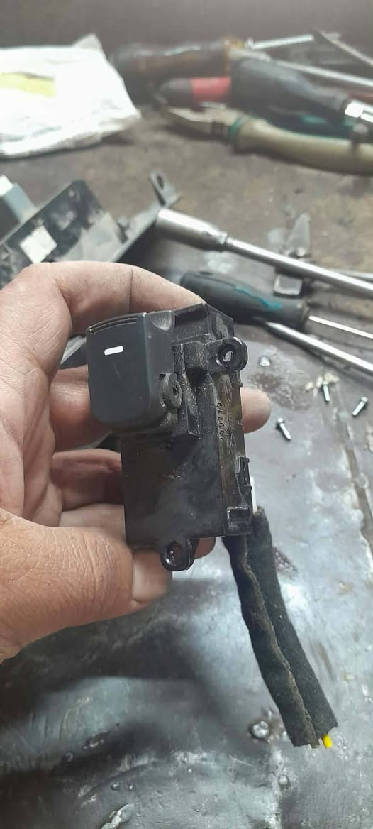 سلام عليكم متوفر يدات داخليه وخارجيه وقفاله بيبان ودكم راسيه ***********
