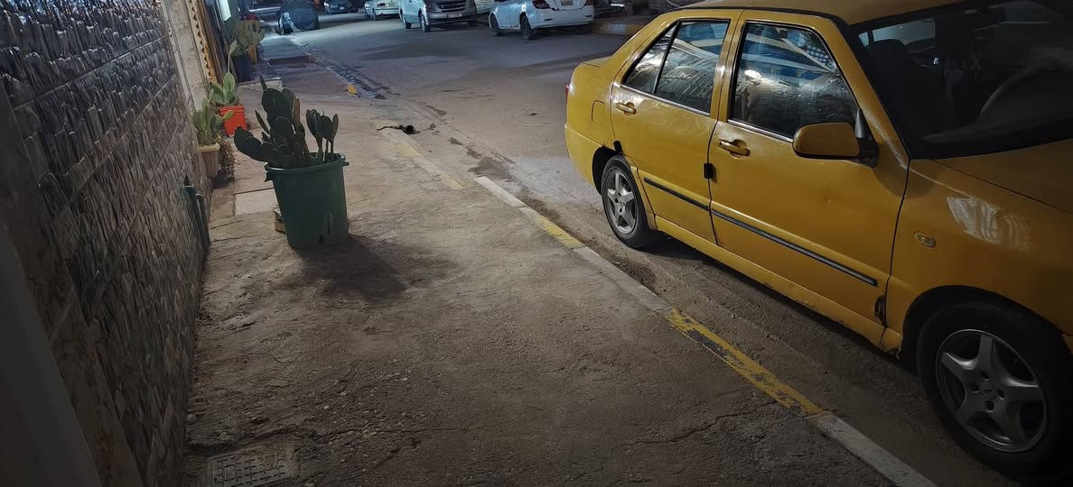 سلام عليكم شيري 2011 مكفولة ضربة وصبغ ماعدا مدكر امامي مبدل مكينة كير لاتبخير ولاتنقيص جاهزة حدادية طخم تاير كهربائيات جاهزة  لايتات جدد سنوية لل28 هيئة مصفرة وغرمات مصفرة مكاني ناصرية مركز سعر 25 بية مجال للشراي ***********
