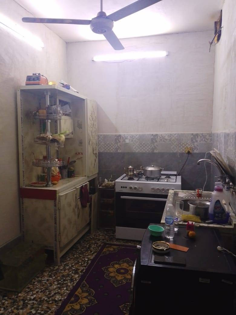 السلام عليكم بيت زراعي الزعفرانية 
زراعي حجي جعفر اربع شوارع نهايت فرع افران الحلفي سابقا 
المساحه 77متر.        نزال 7متر.      واجه 11 متر 
غرفه نوم.     استقبال.   حولي درج.      مطبخ.    حمام 
منور       طارمة.       بيتونه.  
الاستفسار *********** بي وات ساب تحياتي للجميع
