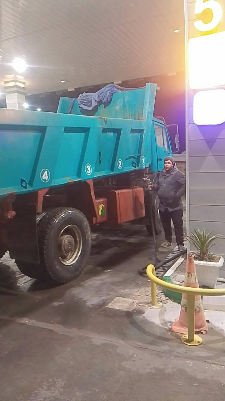 السلام عليكم سياره للبيع موديل 80محرك6 وكير 25  سعر دفتر وبيه مجال  رقم ***********
