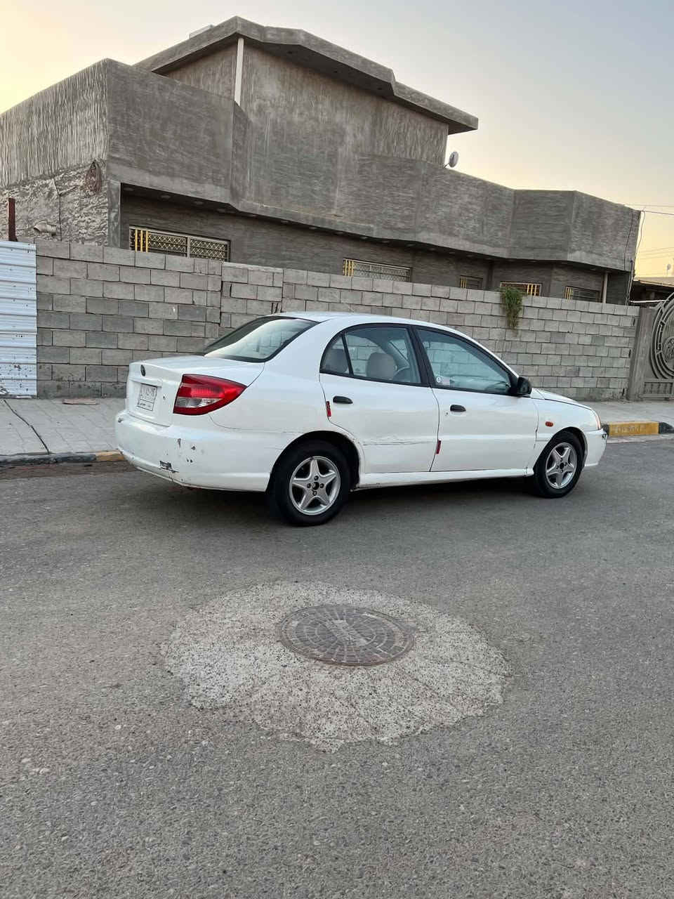 كيا ريو ٢٠٠٥ رقم بغداد السعر ٤٢ وبيها مجال ***********
