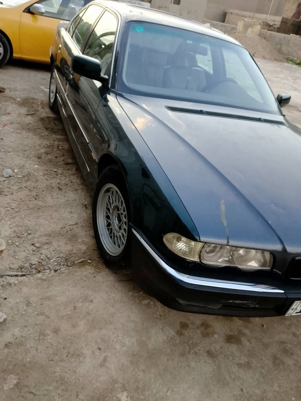 السلام عليكم BMW مديل 1997 رقم دولي هزة جديده سيارة باسمي حجم 735 السيارة اندفجول دبل كير  بس بيه نواقص  السعر 60 ورقه ***********
