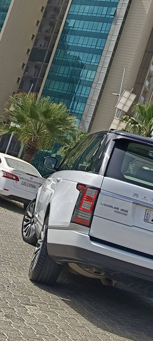 رانج روفر ڤوگ موديل 2015 

محرك 8 سلندر بانزين HSE مكينه مرغوب 
شركة سردار  ضمان دولي
المواصفات:
بانوراما
تحكم على المنحدرات
بيبان شفط 
حساس مطر 
أوتوپارك
دوسة كهرباء
كيج إلكتروني
٨ وساده هوائيه
مانع انزلاق
كاميرا خلفية
بصمة
ثلاث شاشات 
كشن جلد كهربائي هيتر
لايت داينمك
جكات
5 وضعيات قيادة
بعد هوايه مواصفات 

ثلاث قطع صفحه صبغ بخ بدون فتح 
ايرباگ بشرط

محرك ما مفتوح 
گير و مكينه و كل شي بالسياره بشرط
سيرڤس جديد قبل اسبوع 
سياره ما عنده اي نقص 
ماشية 160 ألف مايل ماشي
مكان السيارة: أربيل
رقم اربيل الجديد
رقم صاحب سيارة *********** أربيل, العراق
