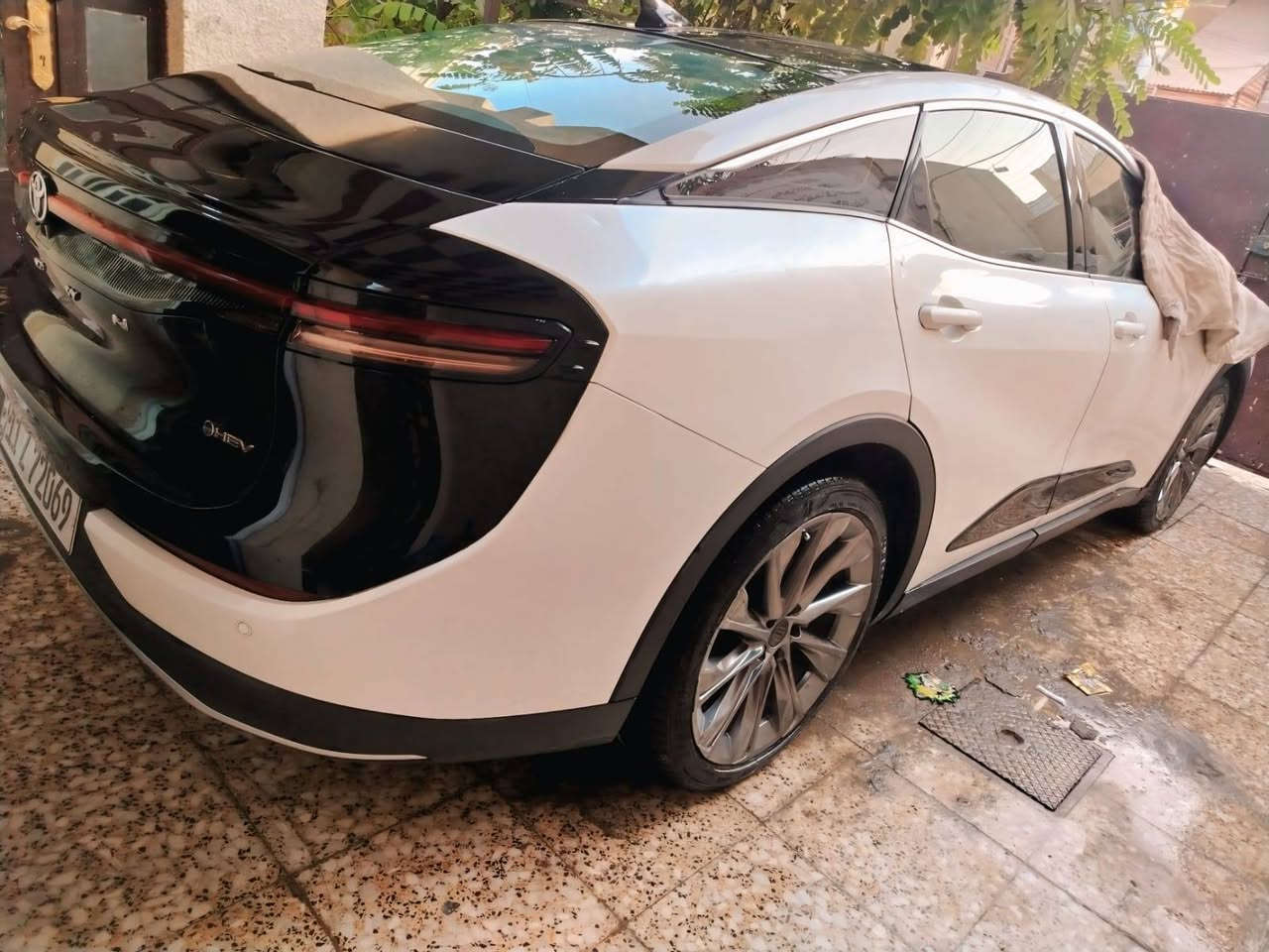 TOYOTA CROWN 2024
تويوتا كراون (ة) 2024
هايبرد
ماشية 18 الف كيلو 
رقم بغداد
مواصفات Limited:-
واحد ع واحد
بصمة
نظام المفتاح الذكي
تبريد المقاعد + كراسي جلد كهرباء
شاشة
مثبت السرعة
شاحن لاسلكي
تدفئة المقاعد 
المصابيح الأمامية5 عدسات + ليد
سقف جام
الكاميرا دوارة 360 درجة
رادار 360 درجة
مستشعر وقوف
تدفئة مقود القيادة
إغلاق الأبواب الناعم
فول تحكم ستيرن
لوحة قيادة الكتروني 
مانع للانزلاق 
هاند بريك بصمة 
اوتو هولد 
سماعة JBL
تبريد خلفي امامي 
مانع تصادم خلفي امامي 
رادار جانبي
V4 (2.5) engine 
Hybrid 
  
سونار  المندلاوي وية الصور
السعر265 ورقة
مكان السيارة بغداد الحارثية 
***********
***********
