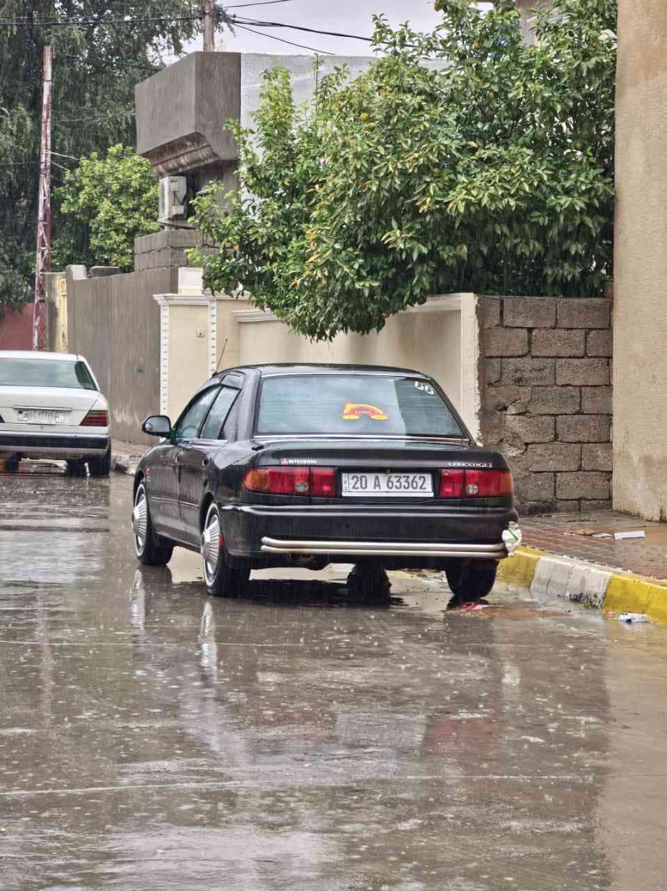 سلام عليكم لانسر موديل١٩٩٣ ماشية ١٩٠ الف جديدة انضف واحلة من الصور صبغ عام جمالية بشرط بدون ضربة خياس كير تبريد مكينة مكفولة تبريد ثلج مكينة الفين جبير باسمي تحويل ثاني يوم السعر ٥٤$وبي مجال للطيبين عنوان ديالى خانقين 
*********** ممتواجد ع الفيس
