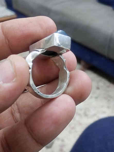 يماني كصبه قديمه  خضره جامده صياغه يدويه ثقيله 
قياس الخاتم 24
***********
السعر خاص 
وبخدمتكم
