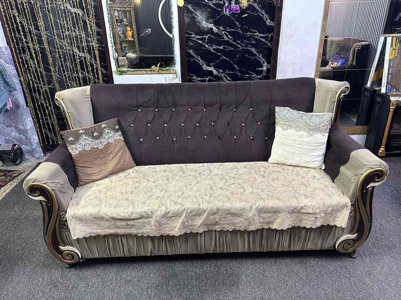 السلام عليكم
تخم للبيع تركي 10 مقاعد بحالة ممتازة

السعر 200 وبي مجال 

المكان بغداد الجديده 

الرقم ***********

ويوجد خدمة توصيل 🛵
