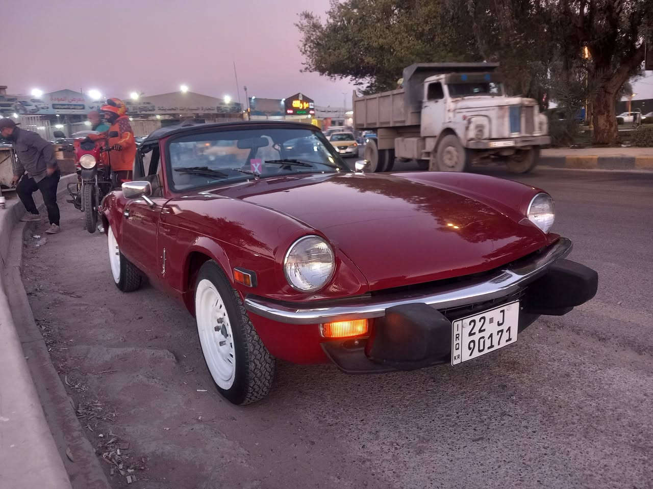 مرحبا شباب
سياره كلاسك بريطانيه 
اسمها ترويمف(سبيتفاير 
للبيع 
موديل ١٩٧٨ 
كشف 
كلش نضيفه مكينه وكير تخبل مكفولات بيها شلعه 
ومعدل تشك الكاع 
اربعه سلندر 
جاهزه من كلشي مابيها نقص برغي مصبوغه عام جماليه 
رقم اربيل نكليزي 
السعر 138 وبيهة مجال
موجوده بلغدير مقابل شقق زيونه
*********** ابو علي
