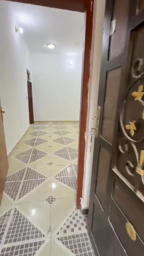 السلام عليكم مكلف بالنشر للاستفسار الاتصال ع الرقم 
✨ مشتمل سكني للإيجار – موقع مميز في حي الجمهوري ✨ قرب افران الحكم 

يتوفر مشتمل طابق أرضي للإيجار بالقرب من شارع 20،  بمواصفات مناسبة للعوائل الصغيرة أو الموظفين، ويضم:

▪️ غرفة نوم مريحة
▪️ غرفة استقبال
▪️ مطبخ
▪️ حمام
▪️ مرافق خدمية
▪️ سبالت

📍 موقع حيوي قريب من الخدمات والأسواق

📍 الموقع: حي الجمهوري – قرب شارع 20 

للمعاينة والاستفسار يرجى التواصل على هذا الرقم 

***********
