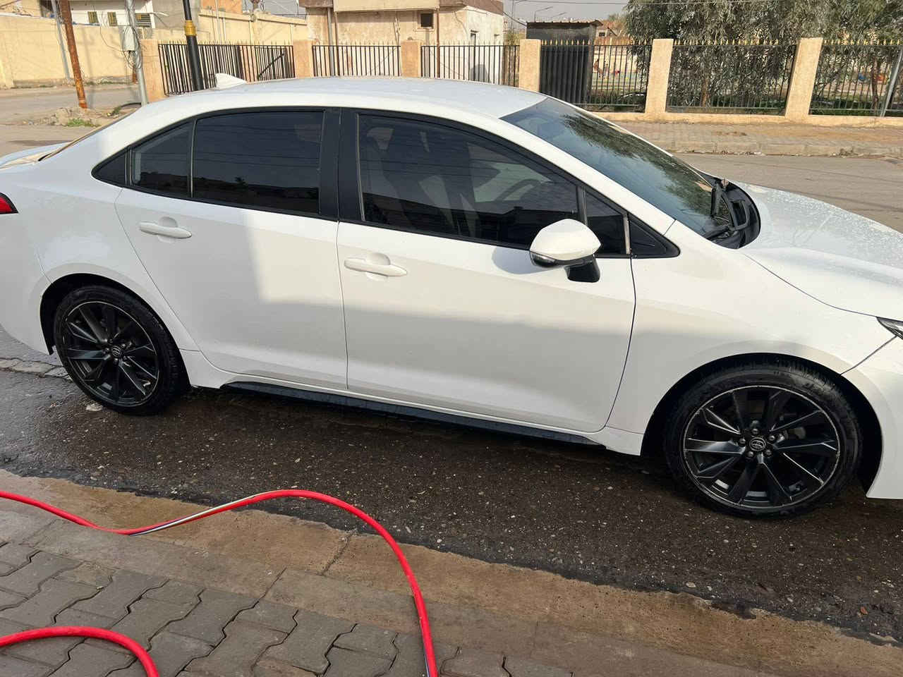 السلام عليكم….
للبيع بسعر مناسب جدا 138$ وبيه مجال 
تويوتا كورلا 2024 SE وارد امريكي لون ابيض رقم فحص  يعني تترقم اي محافظه تعجبك عدا كردستان جديدة شرط التحويل….
سيارة بيها صبغ ٣ قطع فقط والباقي مكفول… 
سياره جاهزه بدون اي نقص….
محرك2000\4 سلندر … محرك مامفتوح …السياره ماشيه 28
شرط محرك وكير وصدر وكهربائيات وتبريد وتدفئة وتخم تاير سيارة جاهزة من كلشي….
مواصفات SE معروفة مواصفاتها مايحتاج اذكرها…
العنوان/ بغداد / حي الحسين او العامريه 
السعر 138 $ وبيه مجال 
للاستفسار ***********
