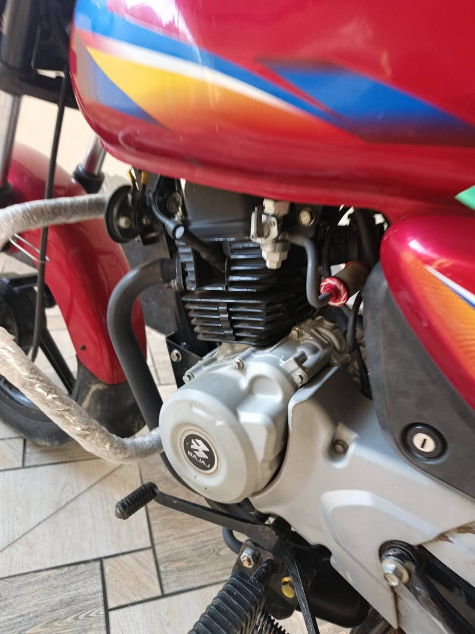 سلام عليكم اخوان دراجه بوكسر موديل 21 شكل 22 ام دوسات مرقم لوحه سنويه انكليزي تحويل ثاني يوم حته هزه مالته موجوده مكفوله كفاله عامه دراجه مابيه اي نقص متصرف عليه دينار واحد مكاني ديالى بعقوبه خرنابات شراي يتصل ويدلل 
***********
