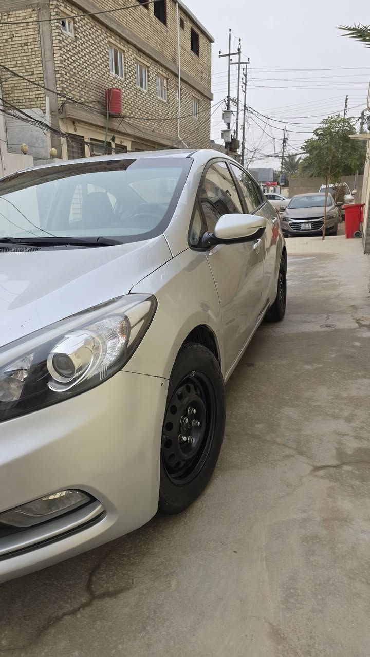 كيا سيراتو ١٦ خليجي
محرك ١٦٠٠ سياره جاهزه من كير ومحرك وتبريد وحدايه 

تخم تاير جديد سياره بيه تقريبا حزام صبغ بدون حادث

سعر ١٠٥ مكاني نجف ***********
