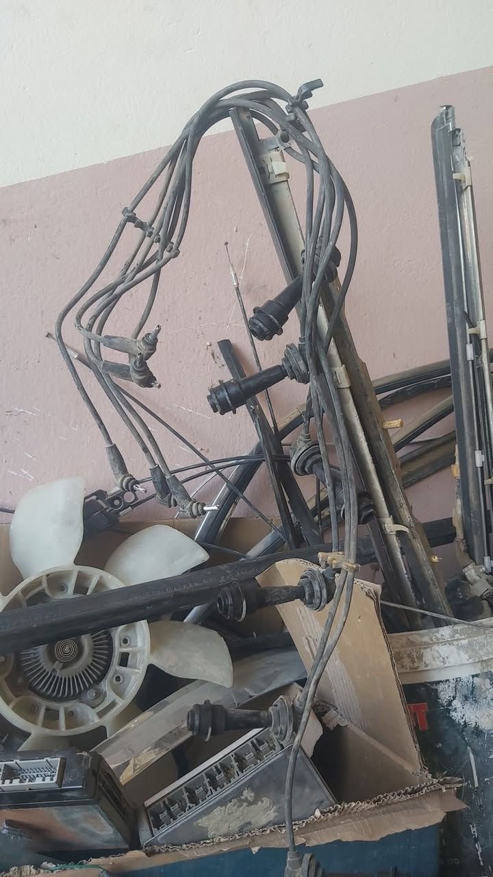 السلام عليكم
طبلة خليفة جوبلس جهة السائق يسره 
ثلاجة كاملة وشرط النظافة والضمان ٢.٥
ثلاجة فيفيتي ام الحساسات شرط حاوية 
تخم واير حاوية 
درايم اليسره 
كاردن قطعة امامية 
اكسل خفيف مع الدجة 
واي شي تحتاج تدلل 
واسط النعمانية 
***********
