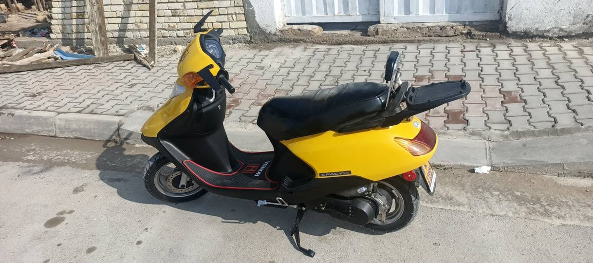 سلام عليكم سبيسي ياباني نضيفه سلف هندر مكينه ناعمه مفتوحه مره سلف هندر كله شغال سعرهة 700 وبيهة مجال او مراوس مكاني كوت انوار الصدر شراي يتصل ***********
