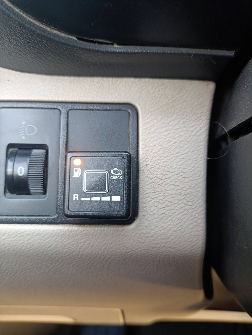 السلام عليكم
للبيع: تيكو ٣موديل 2018 🚗
رقم بغداد

المواصفات:
🔹 الموديل: 2018
🔹 اللون: ابيض
🔹 المسافة المقطوعة: ١٧٧.٠٠٠ كم
🔹 ناقل الحركة: أوتوماتيك ميكانيكي 
🔹 نوع الوقود: بنزين +غاز
🔹 سعة المحرك: 2.0 لتر
المميزات:
✨ مكيف ممتاز وتبريد قوي
✨ شاشة عرض اندرويد + نظام صوتي
✨ كاميرا خلفية
✨ سنتر لوك + نوافذ كهرباء+ كشنات جلد 
✨ اشاير بلمري 
حالة السيارة:
✔️ استخدام شخصي
✔️ محرك امبدله قبل شهر حاويه 
✔️ لا تحتاج أي مصاريف حدادية جديدة وتايرات جديدة بيها جاملغ امامي جهه السايق + اباب خلفي عكس السايق مبدل نفس اللون .

💰 السعر المطلوب: 87.000 دولار (قابل للتفاوض بالمعقول + مراوس ماكو مشكله 
📍 الموقع: بغداد – السيديه 
📞 رقم الهاتف: ***********
واتساب متوفر
