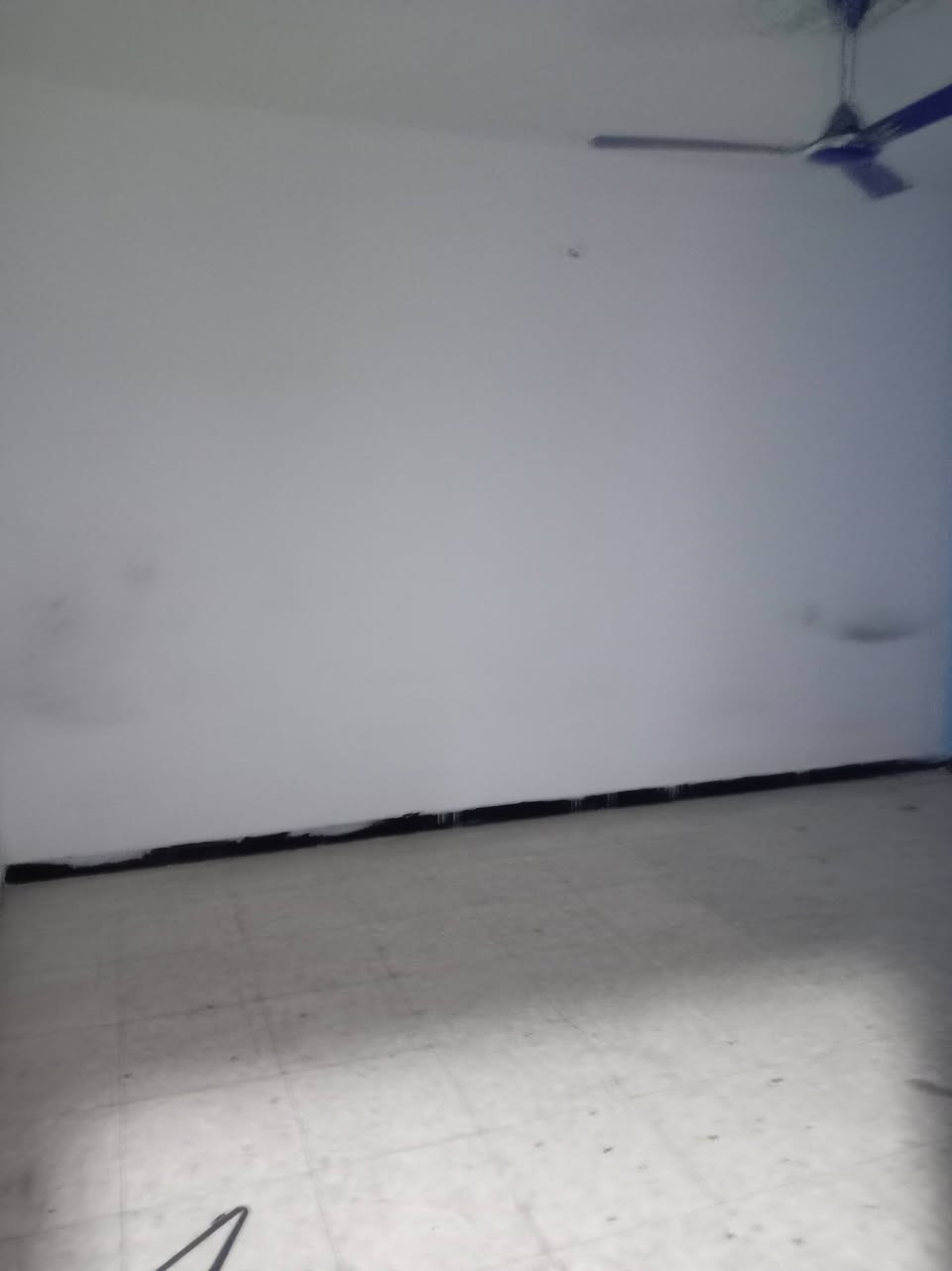 متوفر شقه للايجار مساحه ١٥٠م طابق اول تحتوي على ٣غرف نوم واستقبال ومطبخ وصحيات مطلوب عائله صغيره للاستفسار *********** خلف رزان روز سعر الإيجار ٦٥٠ الف
