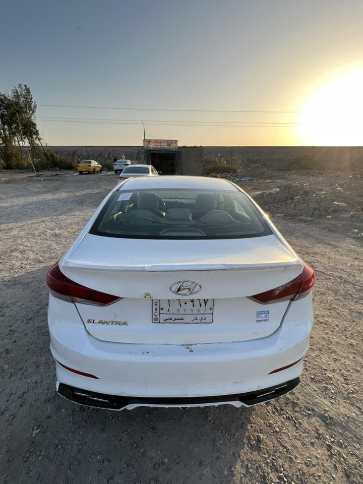 سلام عليكم  الانترا 2018امريكي محرك 2000دوش رقم ذي قار شرط التحويل 
ضرره بامريكا كلش بسيط قبق الجنطه فقط 
بلعراق صاير بيه صبغ قطعه وتبديل قطعه 
سياره جديده وجاهزه تخم تاير كير مكينه حداديه 
السعر120 وبيه مجال بسيط 
للتصال ***********
