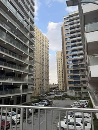 شقة للبيع في مجمع بوابة العراق   مساحه ١٧٠م  سعر البيع ٢٨ شده   للتواص...