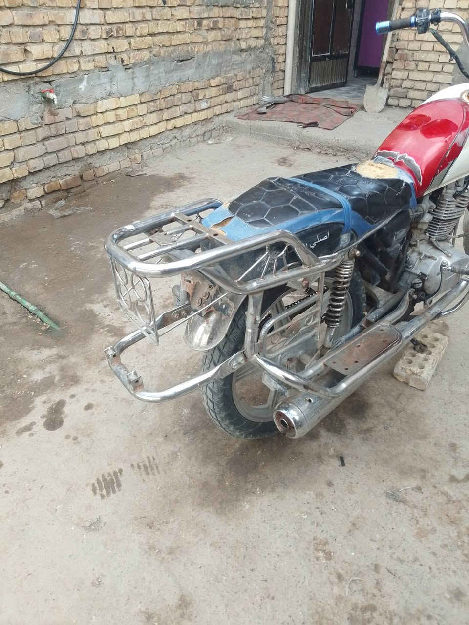 سلام عليكم دراجة ايراني 5كير للبيع سعر 275 و بيه مجال قليل اوراق ضايعه تاخذه من باب  البيت مكينه مفتوحه مكاني بغداد الشعب قرب سيطرت الشعب القديمه رقم ***********
