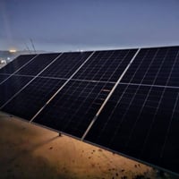 طاقة شمسية • بطاريات ليثيوم • يثرب والشرقاط