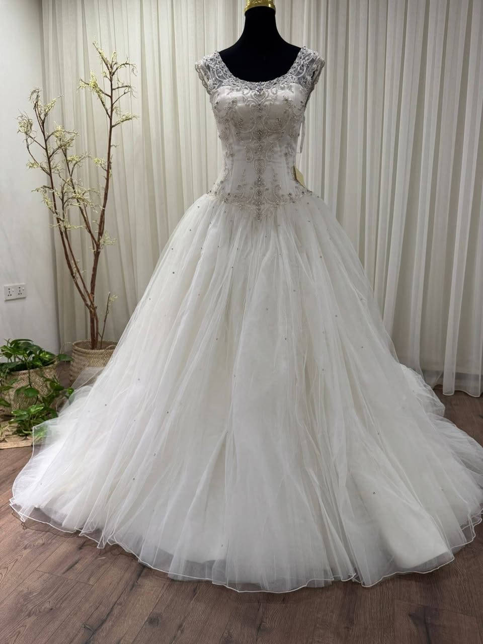 متوفر للبيع بدلات عرس جديدة غير مستخدم وبكميات كبيرة جملة ومفرد/ أكرر ألبيع جملة ومفرد / لأصحاب ألمشاريع ألناجحة / أي قطعة تعجبك أو تعجبچ أجهزها ألكم وبسعر رمزي ومغري ومناسب
عنواني بغداد ألعامرية *********** متوفر واتساب ألقطع موجودة عندي بلبيت ودا ابيع تصفية وبسعر مناسب للي عنده او عدها مشروع وتريد تستفاد بيهن فائدة خير من ألله
موجود فديوات للقطع اللي يحب يستفاد يراسلني وبلخدمة
