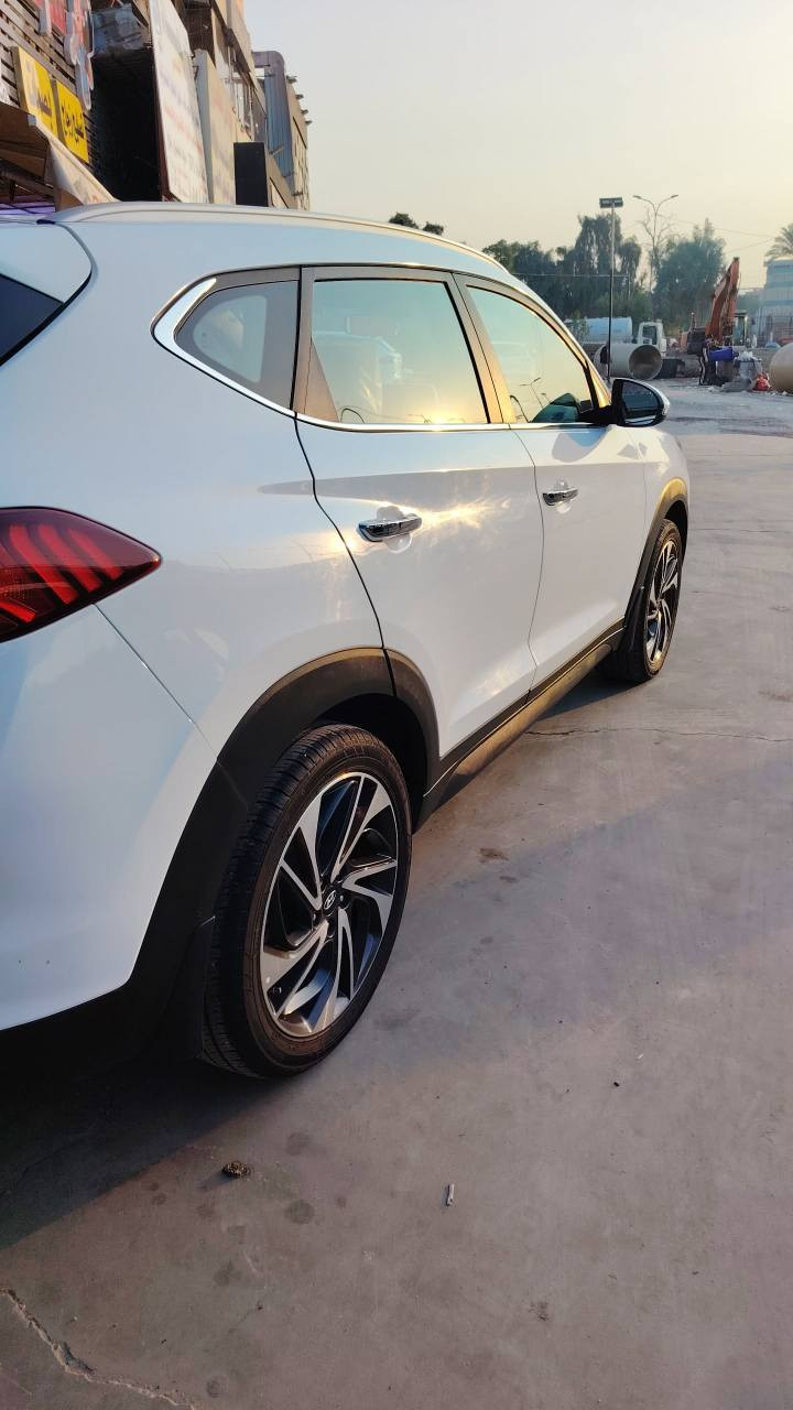 توسان 2021 وارد خليجي مكفول من الصبغ والبارد ماشيه 69الف كيلو السياره فول عدا البانوراما كير + مكينه مكفول 100٪ سياره جداً نظيفه رايده 215 ورقه وبيه مجال شي بسيط مكانه بغداد جميله للتواصل : ***********
ممتواجد ع فيس بغداد, العراق
