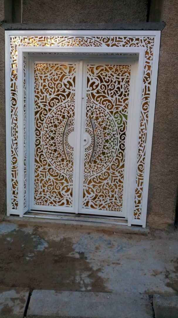 تفصال حسب الطلب 
حديد 2 ملم حقيقي 
باب 3 متر عرض 
طول مترين و10
باب مترين ارتفاع
عرض متر ب250
مع نقل او شد البصرة, العراق


**إذا كنت صاحب هذا الإعلان وتريد حذفه لأي سبب، رجاءا أرسل رسالة إلى الدعم الفني**