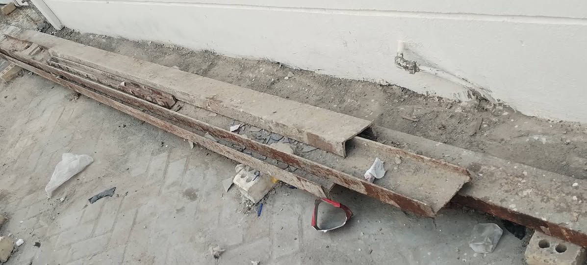 لبيع شيلمانات عدد ٢ قياس٤متر وجنل عدد٣  قياس ٥متر ٣متر  وجنل درج عدد ٢ مكاني زعفرانيه ***********
