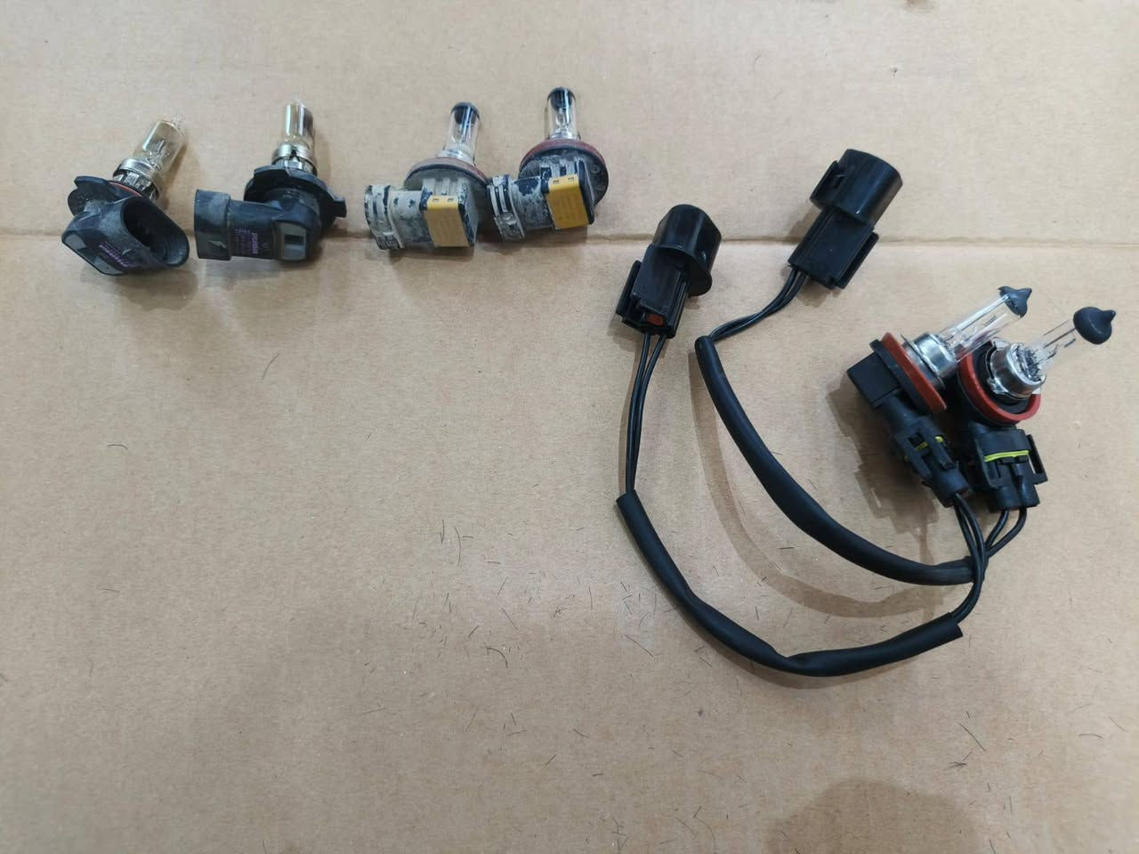 بيع مستعجل جدا انتقلت من البيت وبقن ذني عندي الشراي سعرهن مناسب جدا
غراض سيارة 
مجاول اصليات👇
مجاول 2 شغالات و3 بس يهربن و 2 ضعيفات ذني هدية شرط اصليات
________________________
حاضنة مروحة هونداي او كيا شرط ماطورها اصلي تفصيخ  
_______________________
مكثف مروحة امريكي اصلي 
مكثف سيراتو اصلي اصلي جديد
________________________
زوج بلاجكتورات اصليات مال سيراتو موديل 17 18 
_________________________
مجموعة كلوبات بلاجكتور او لايت 
__________________
زوج طبرباز امامي اصلي سيراتو 17 18
_________________________
كلوب زنون ليموني تك الماني 
_________________________
يدة جك متحركة 
_________________________
مجموعة بلكات 4 تخم NGK اصلي
2 تخم ليزري
2 تخم ديونوسو
واحد تخم شامليون
________________________
محوله زنون
________________________
راديتر ماء كل مشكله مابيها  مال سيراتو او النترا 
________________________
مرايه تك الجه اليمنى مال سيارتو موديل 18 او 17 الماطور شغال اصليه لونها ابيض
المكان النجف حي المهندسين
رقم التلفون *********** وبي واتساب
