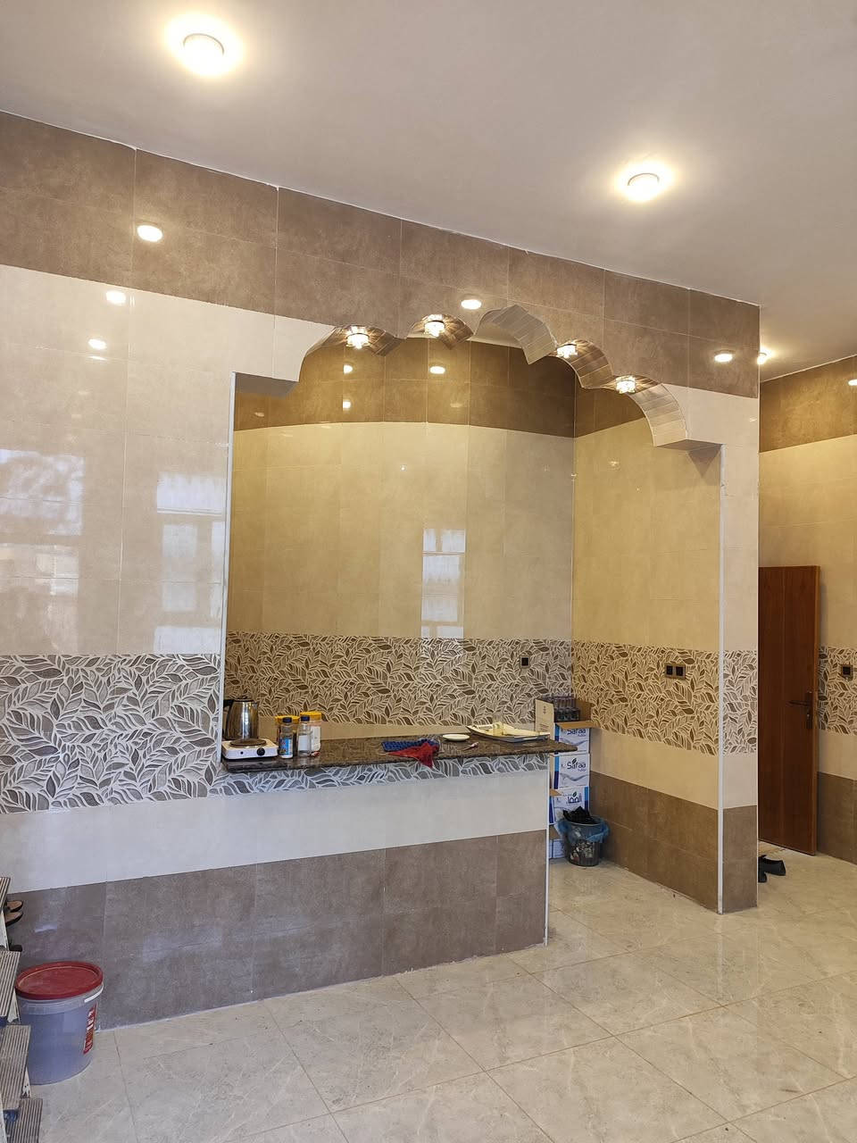 بسم الله دار ملك صرف للبيع قضاء الشاميه السراي شارع الحريه قرب دار المرحوم ابو اكرم الخزعلي 280م دبل فاليوم حديث البناء ط1استقبال مع صحيات وصاله وغرفه سويت وغرفه ومجمع صحيات وطرمه وحديقه ط2غرفه سويت وغرفه ثانيه وصاله ومخزن بيت كونكريت مسلح فخم عالي عن الشارع ارضيه بورسلين ودرج مرمر اليحب يشتري خاص مفتوح او يتصل ***********
