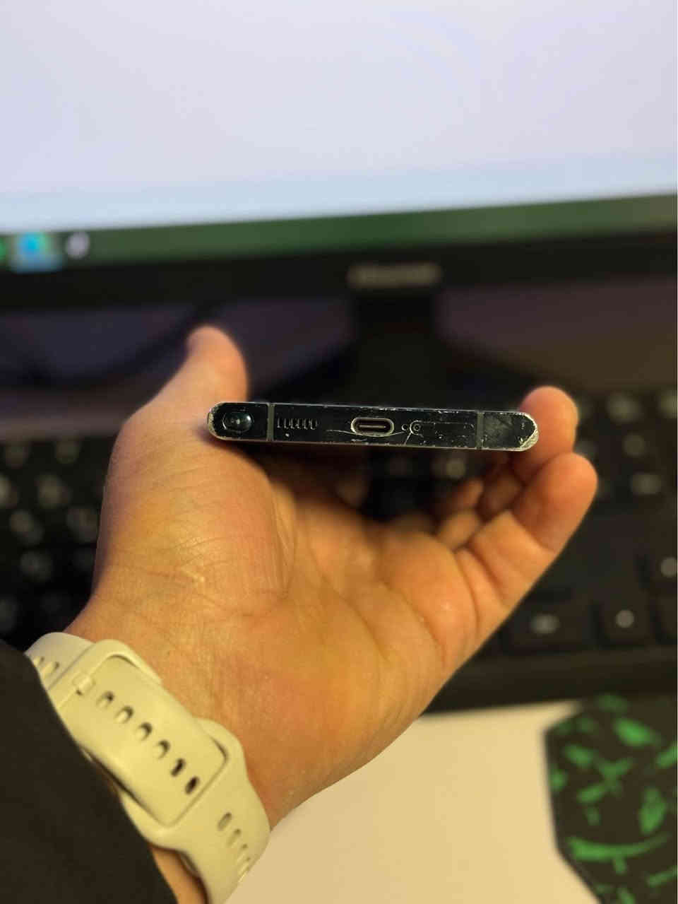 s22 Ultra 
256 
ram 12  
1 sim
درزێکی زۆر کەمی شاشەی هەیە بەحاڵ دیار نیە
پشتی ئەمڕۆ گۆڕیومە باقی بە هەموو زەمانێ

***********
گەیاندنم هەیە السليمانية, العراق
