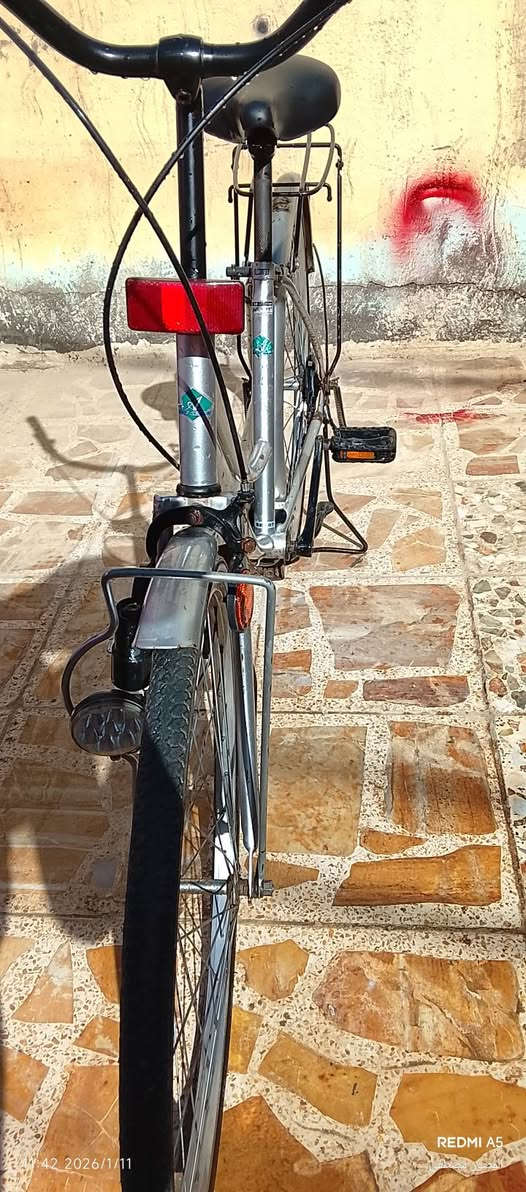 🔴 سلام عليكم شباب 

بايسكل للبيع مديل 2016 حجم 26 كامل مكمل 
بايسكل نضيف السعر 70 وبي مجال متواصل على الفيس او الرقم ***********
