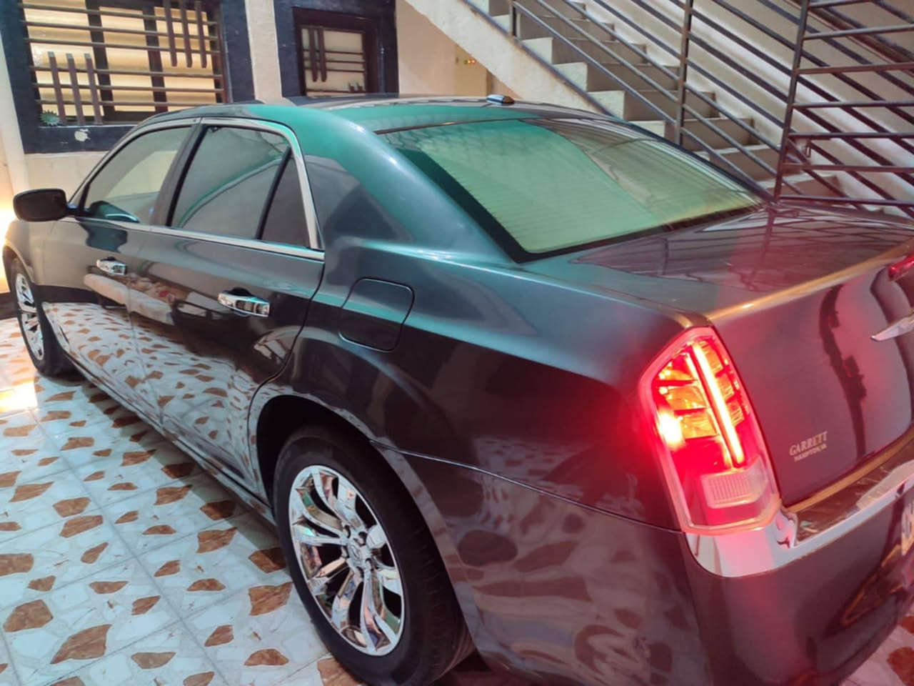 ٢٠١٣ موديل
خليجي دواخل عسلي جلد
كفالة كص وضربة وعشاير ونتربول
تدفئة بالكشن ستيرن كهرباء 
كير طيارة شاشة جبيرة
ايرباگ سليم وكل الكهربائيات شغالة 
تبريد ثلج وطخم تاير وباتري نظاف كلش
ارقام وسنوية وهزة متومة ع رقم الشاصي شغل درجة اولى   
السعر ٨٥ وبيها مجال كلش قليل .
مكانها البصرة حي المهندسين .

***********
