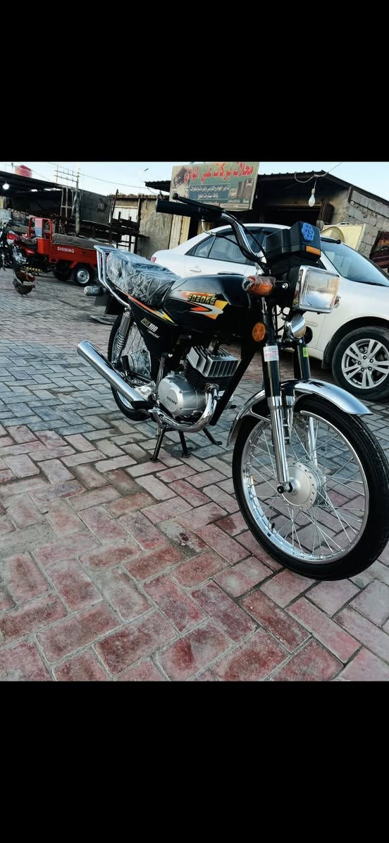 السلام عليكم 

سازوكي سعودي خبط  باب اول مديل 2025 
الدراجه بعدهي جديده ونضيفه ماصارهه هواي من طالعه 
من الوكيل والمايعرف بيهن خل يعبر المنشور  
بيع او مراوس ب نامه شلامجة فقط 
العنوان كربلاء حي العامل المنطقه الرابعه 

للأستفسار ***********
