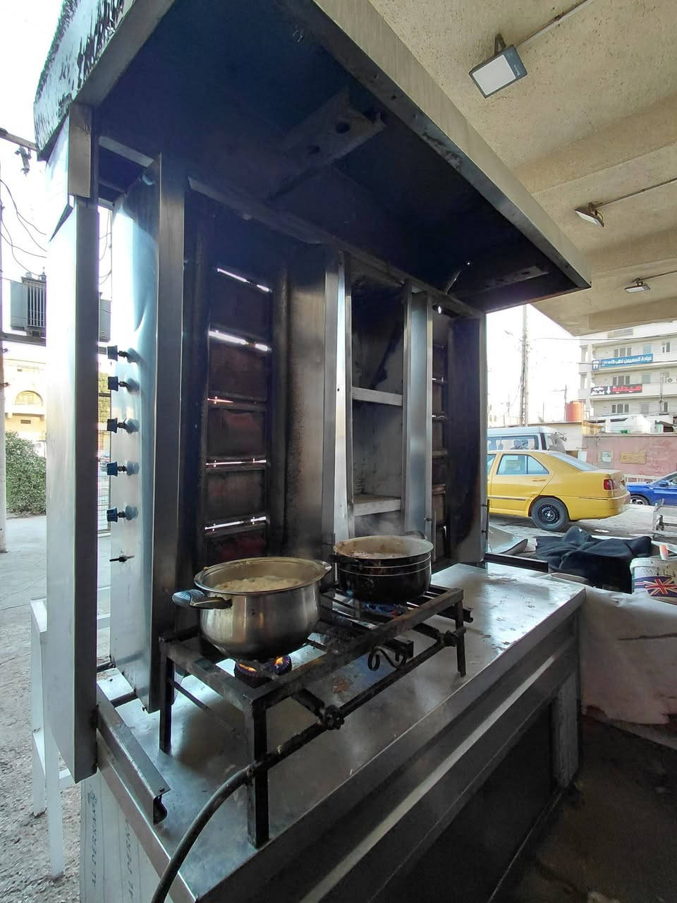 سلام عليكم شوايه كص دبل ام الثنين سلايت بيه نقوصات خفيفه شغاله ع الفحص وبيه مخزن جوه تفصال مو جاهزه تكمه وحديد قوي وثكيل متروكه صار فتره ابيع على حطته ٤٠٠ وبيه مجال قليل مكاني بغداد الدوره شارع٦٠ 
*********** هاذا رقمي
