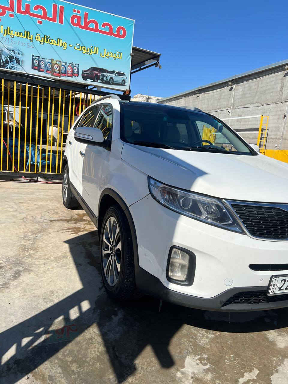 السلام عليكم
سورنتو 2013 شكل ال 14 
بيها جاملغ و باب الصدر صبغ 
و بيها جاملغ خلفي السائق و باب خلف السائق 
يعني 4 قطع صبغ و ربع البنيد 
السياره خليجيه مكينه 3600 سته 
مواصفات الخليجي فول عدا البصمه 
***********

كربلاء الگنطره البيضه 

بانوراما 
تحكمات ستيرن 
مري شفط 
شاشه كامره 
كرسي كهرباء 
اوكس يو اس بي 
حساس امامي 
حساس خلفي 
اناره داخليه 
3 قطع تبريد 
7 راكب 
ثلاث وضعيات قياده 
مانع انزلاق 
نضام ايكو لتقليل صرف 
السياره اربيل راعيها كربلاء
