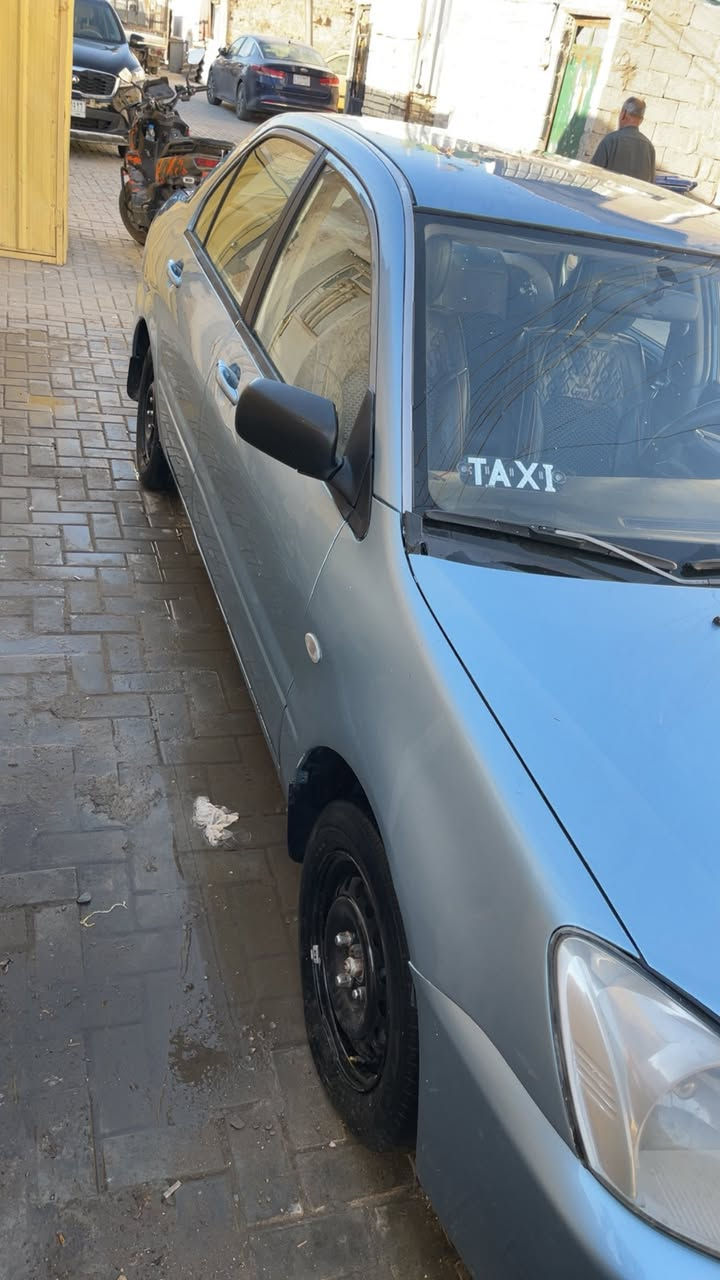 سلام عليكم لانسر ٢٠٠٥ مصبوغه عام ضربه بل جاملغ خلف الصدر بدون حض بدون دواخل كير محرك كفاله تبريد شغال 
سياره خير من الله سعر ٥٨ ورقه تجي تشوف سياره تعجبك وسهاله ***********مكان سياره بغداد كراده موجود كل الوقت وكفالة سياره من اي ضربه او عيب عده الي ذكرته
