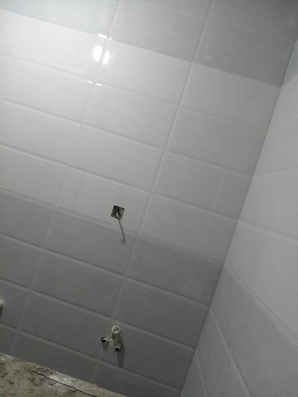 موجود اتنين خلفه سرميك ومرمر وكاشي ودرج موجودين بل الاعظميه انشاء الله ***********
