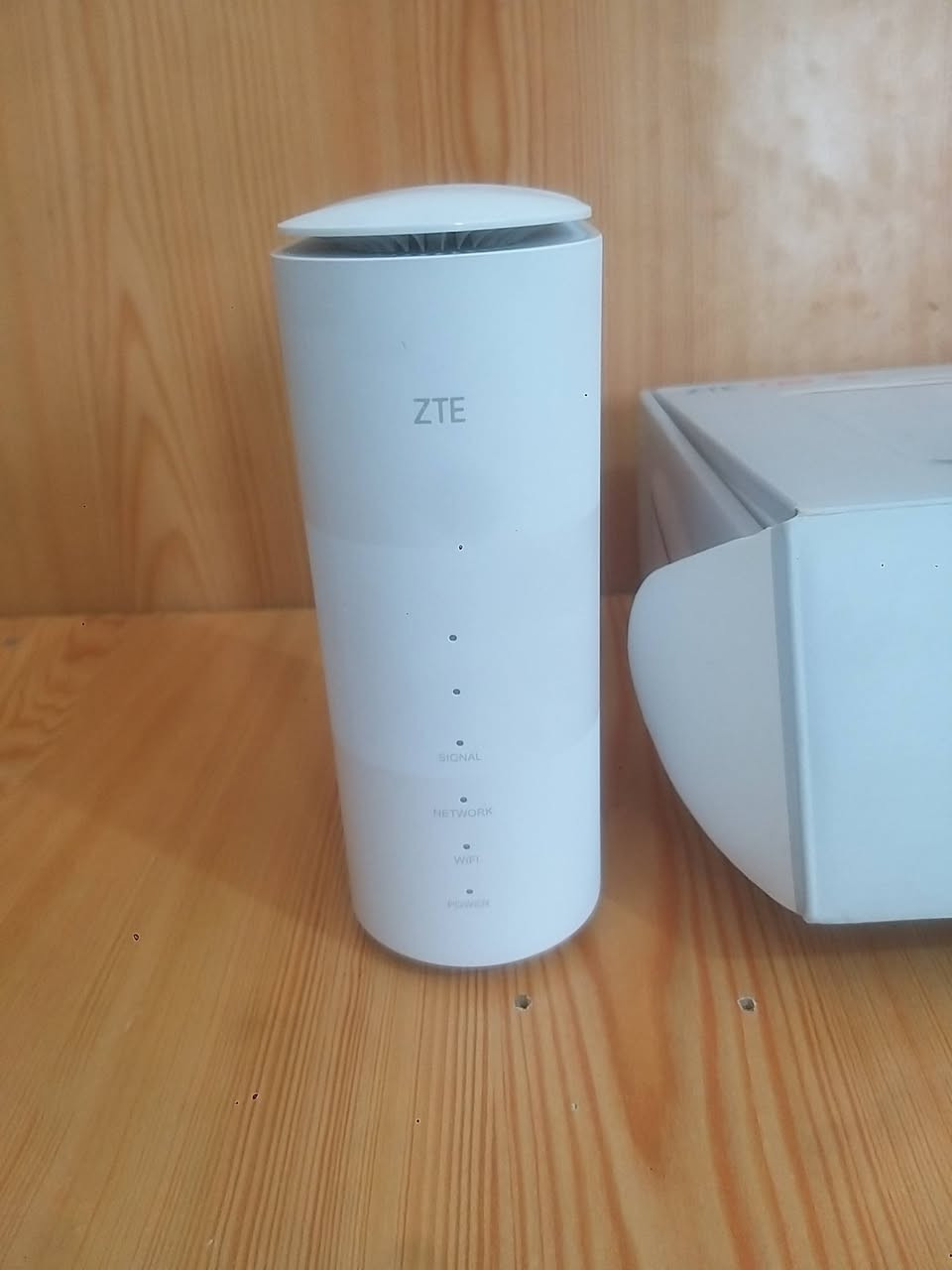 راوتر    ZTE
MC801A           موديل  الراوتر 

5G

 +4G 

wi fi 6

مفتوح لجميع ألشبكات 
أسيا __زين ___ كورك 

كات  22

يدمج ترددات تلقائي 

2.4 GHZ   ///       5  GHZ         يبث بترددين 

منفذ  PHONE 

منفذين لان  1 كيكا 

منفذين للأنتنا الخارجيه   TS9 

ألسعر     190    ألف 

التوصيل مجاني لجميع محافظات العراق 

واتساب   ***********
